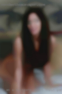 I am a voluptuous, busty swingers start their party brunette.