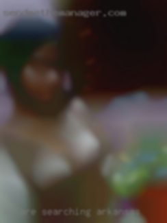 We are searching for women Arkansas or couples..